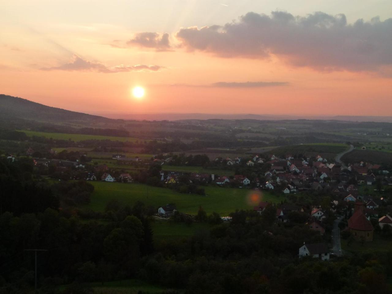 Berg-Gasthof Hoetzelein Kunreuth Exterior photo